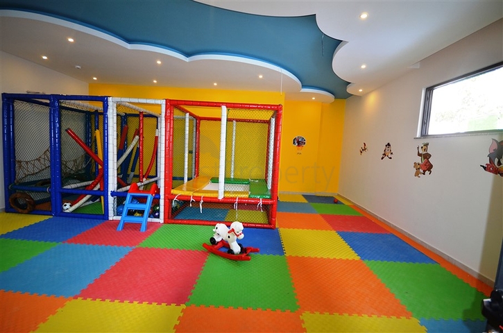 في مركز الانيا - شقة مؤثثة من تصميم غرفة وصالة في مجمع سكني حديث 