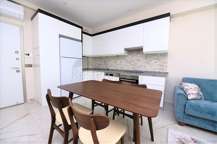 في مركز الانيا - شقة مؤثثة من تصميم غرفة وصالة في مجمع سكني حديث 