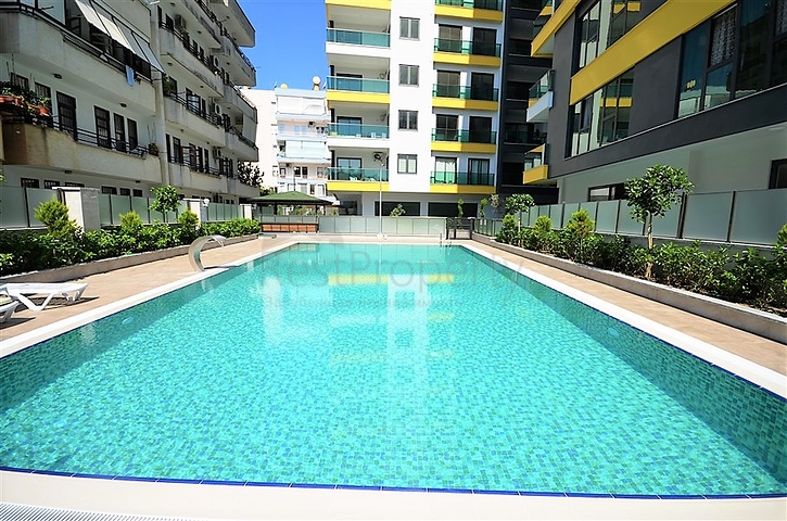 في مركز الانيا - شقة مؤثثة من تصميم غرفة وصالة في مجمع سكني حديث 