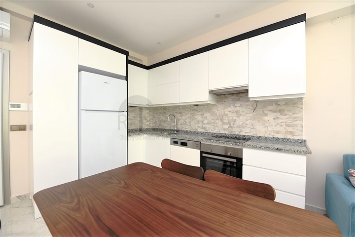 في مركز الانيا - شقة مؤثثة من تصميم غرفة وصالة في مجمع سكني حديث 