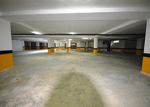 في مركز الانيا - شقة مؤثثة من تصميم غرفة وصالة في مجمع سكني حديث 