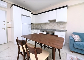 في مركز الانيا - شقة مؤثثة من تصميم غرفة وصالة في مجمع سكني حديث 