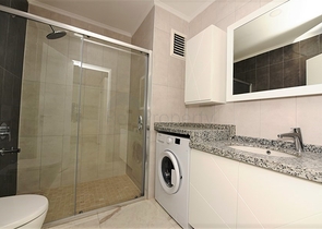 في مركز الانيا - شقة مؤثثة من تصميم غرفة وصالة في مجمع سكني حديث 