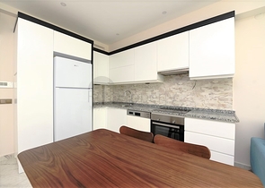 في مركز الانيا - شقة مؤثثة من تصميم غرفة وصالة في مجمع سكني حديث 