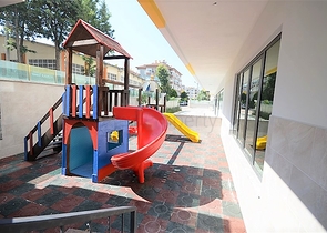 في مركز الانيا - شقة مؤثثة من تصميم غرفة وصالة في مجمع سكني حديث 