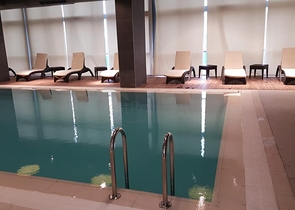 في مركز اسطنبول - منطقة ايوب التاريخية - شقة غرفتين وصالة ضمن مجمع سكني حديث 