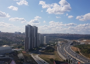 في مركز اسطنبول - منطقة ايوب التاريخية - شقة غرفتين وصالة ضمن مجمع سكني حديث 