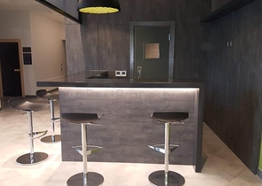 في مركز اسطنبول - منطقة ايوب التاريخية - شقة غرفتين وصالة ضمن مجمع سكني حديث 