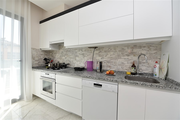 في مركز الانيا - شقة غرفتين وصالة مفروشة ضمن مجمع سكني حديث فاخر .