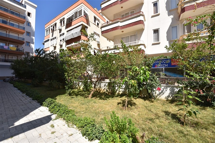 شقة  فاخرة غرفتين وصالة في مركز الانيا 