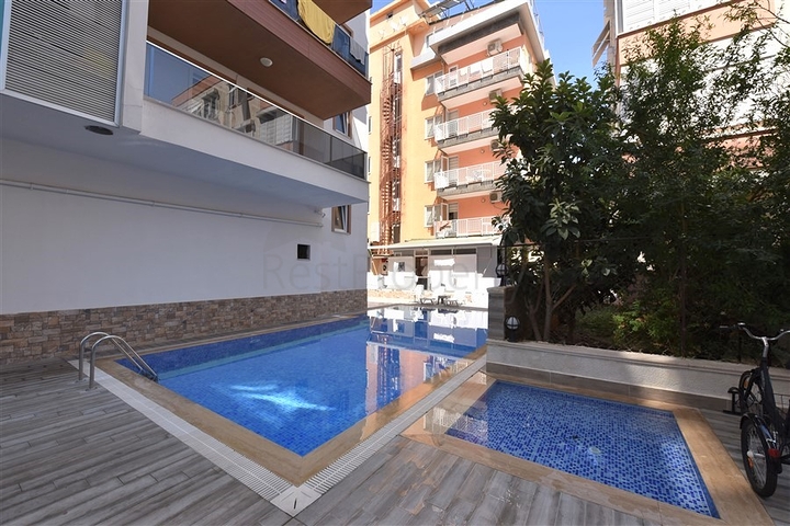 شقة  فاخرة غرفتين وصالة في مركز الانيا 