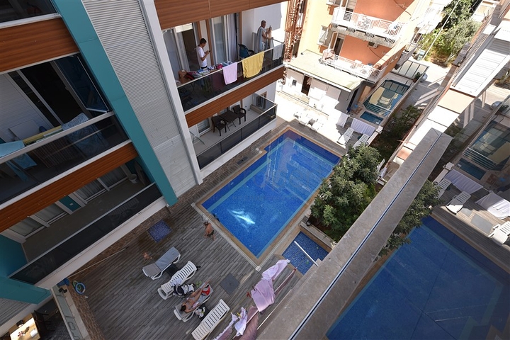 شقة  فاخرة غرفتين وصالة في مركز الانيا 