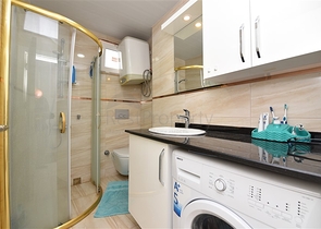 شقة  فاخرة غرفتين وصالة في مركز الانيا 