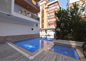 شقة  فاخرة غرفتين وصالة في مركز الانيا 