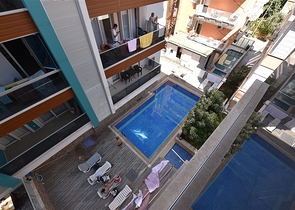 شقة  فاخرة غرفتين وصالة في مركز الانيا 