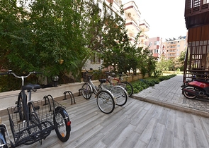 شقة  فاخرة غرفتين وصالة في مركز الانيا 