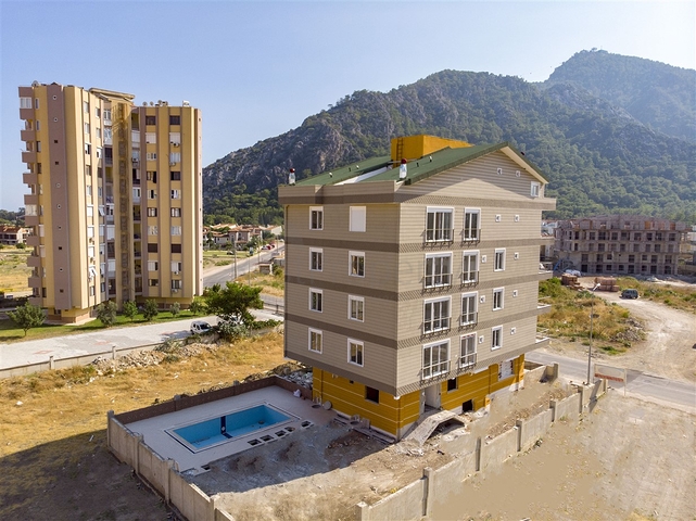 الشقق 1 + 1 ، 2 + 1 ، 3 + 1 في المجمع في المرحلة النهائية من البناء