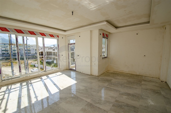 الشقق 1 + 1 ، 2 + 1 ، 3 + 1 في المجمع في المرحلة النهائية من البناء