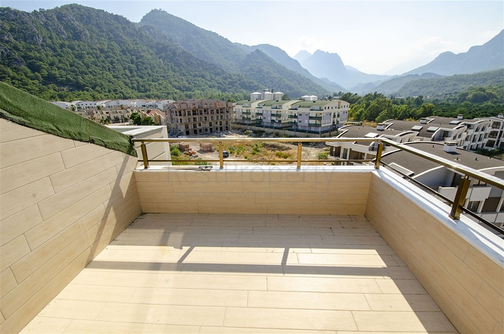 الشقق 1 + 1 ، 2 + 1 ، 3 + 1 في المجمع في المرحلة النهائية من البناء