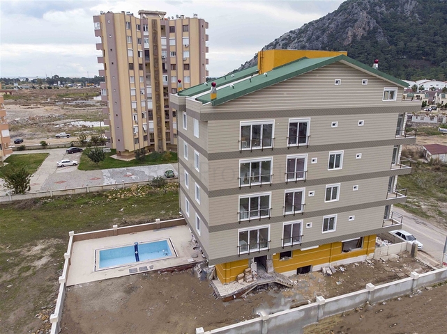 الشقق 1 + 1 ، 2 + 1 ، 3 + 1 في المجمع في المرحلة النهائية من البناء