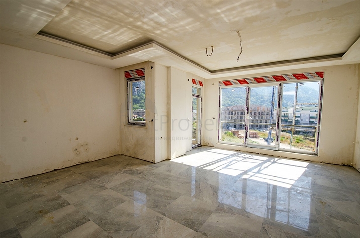 الشقق 1 + 1 ، 2 + 1 ، 3 + 1 في المجمع في المرحلة النهائية من البناء