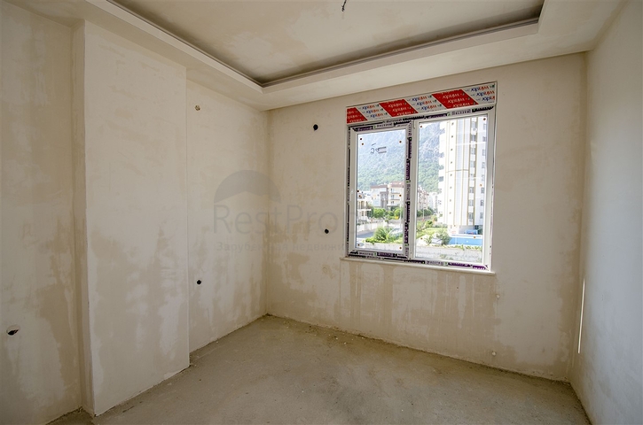 الشقق 1 + 1 ، 2 + 1 ، 3 + 1 في المجمع في المرحلة النهائية من البناء