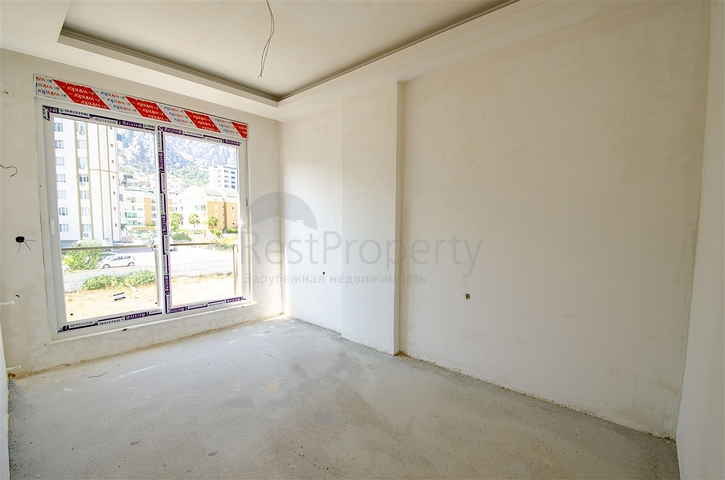 الشقق 1 + 1 ، 2 + 1 ، 3 + 1 في المجمع في المرحلة النهائية من البناء