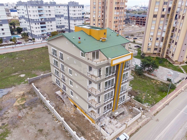 الشقق 1 + 1 ، 2 + 1 ، 3 + 1 في المجمع في المرحلة النهائية من البناء