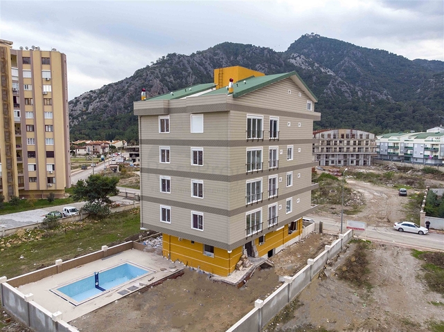 الشقق 1 + 1 ، 2 + 1 ، 3 + 1 في المجمع في المرحلة النهائية من البناء