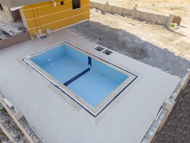 الشقق 1 + 1 ، 2 + 1 ، 3 + 1 في المجمع في المرحلة النهائية من البناء