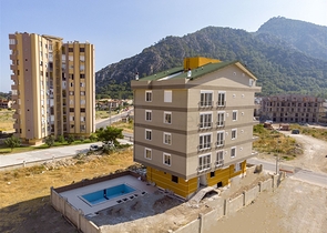 الشقق 1 + 1 ، 2 + 1 ، 3 + 1 في المجمع في المرحلة النهائية من البناء