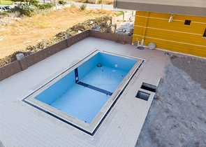 الشقق 1 + 1 ، 2 + 1 ، 3 + 1 في المجمع في المرحلة النهائية من البناء