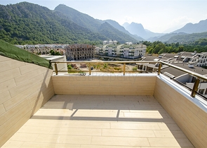 الشقق 1 + 1 ، 2 + 1 ، 3 + 1 في المجمع في المرحلة النهائية من البناء