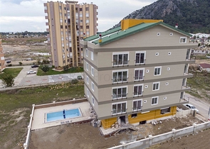 الشقق 1 + 1 ، 2 + 1 ، 3 + 1 في المجمع في المرحلة النهائية من البناء