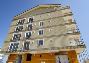 الشقق 1 + 1 ، 2 + 1 ، 3 + 1 في المجمع في المرحلة النهائية من البناء