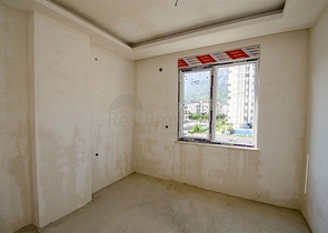 الشقق 1 + 1 ، 2 + 1 ، 3 + 1 في المجمع في المرحلة النهائية من البناء