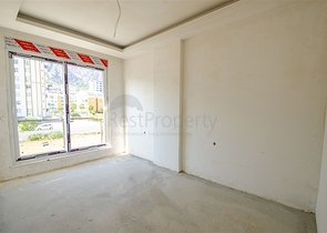 الشقق 1 + 1 ، 2 + 1 ، 3 + 1 في المجمع في المرحلة النهائية من البناء