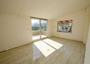 الشقق 1 + 1 ، 2 + 1 ، 3 + 1 في المجمع في المرحلة النهائية من البناء