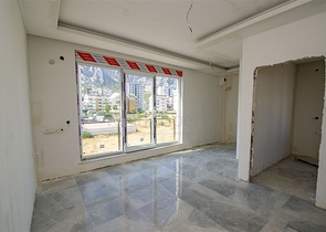 الشقق 1 + 1 ، 2 + 1 ، 3 + 1 في المجمع في المرحلة النهائية من البناء