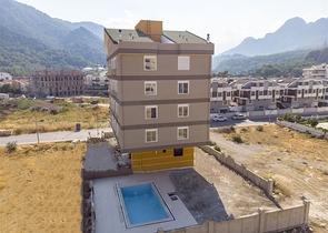 الشقق 1 + 1 ، 2 + 1 ، 3 + 1 في المجمع في المرحلة النهائية من البناء