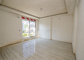 الشقق 1 + 1 ، 2 + 1 ، 3 + 1 في المجمع في المرحلة النهائية من البناء