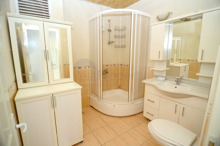 شقة ثلاث غرف وصالة مفروشة وبسعر مميز في الانيا 