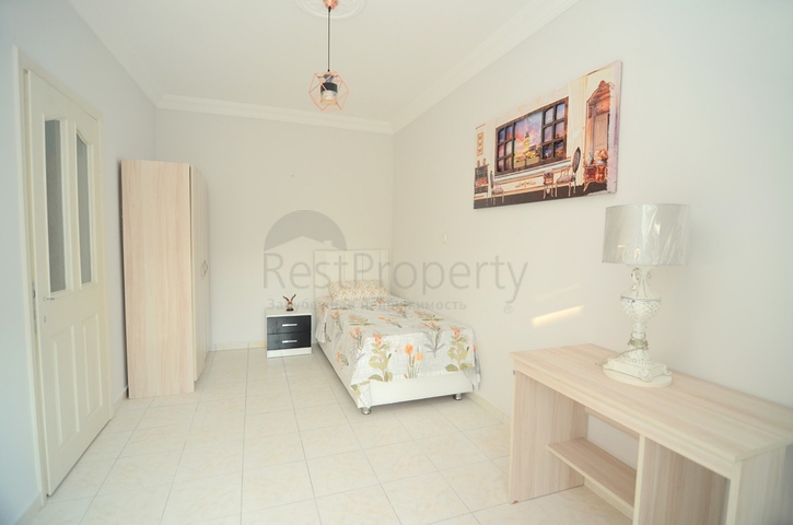 شقة ثلاث غرف وصالة مفروشة وبسعر مميز في الانيا 