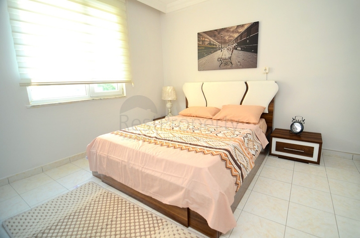 شقة ثلاث غرف وصالة مفروشة وبسعر مميز في الانيا 