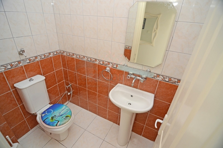 شقة ثلاث غرف وصالة مفروشة وبسعر مميز في الانيا 