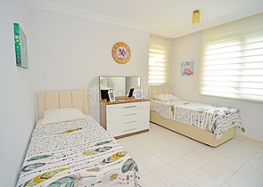 شقة ثلاث غرف وصالة مفروشة وبسعر مميز في الانيا 