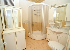 شقة ثلاث غرف وصالة مفروشة وبسعر مميز في الانيا 