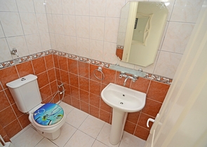 شقة ثلاث غرف وصالة مفروشة وبسعر مميز في الانيا 