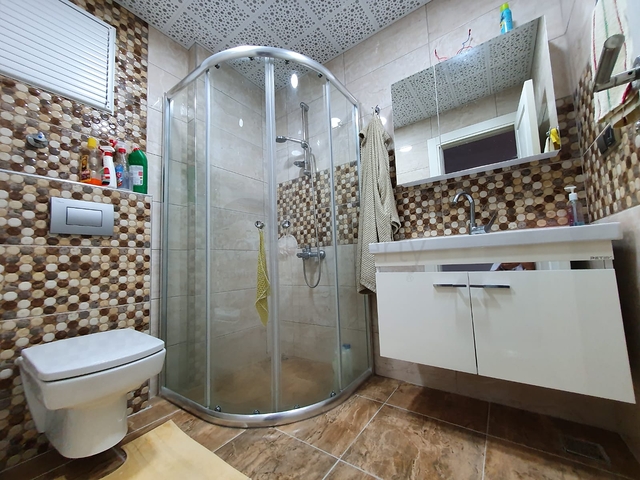 غرفة وصالة مؤثثة ضمن مجمع سكني حديث في مهموتلار / الانيا 