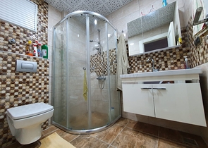 غرفة وصالة مؤثثة ضمن مجمع سكني حديث في مهموتلار / الانيا 